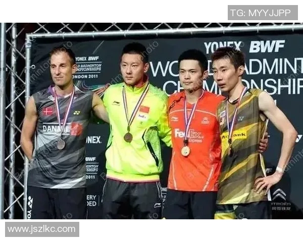 南京羽毛球队与成都羽毛球队赛后复盘分析比赛节奏与战术对决