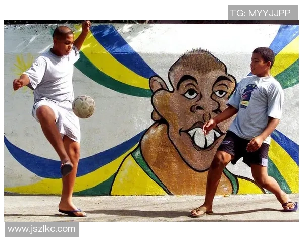 如何在追逐梦想的旅途中疯狂爱上足球明星的心路历程与情感启示